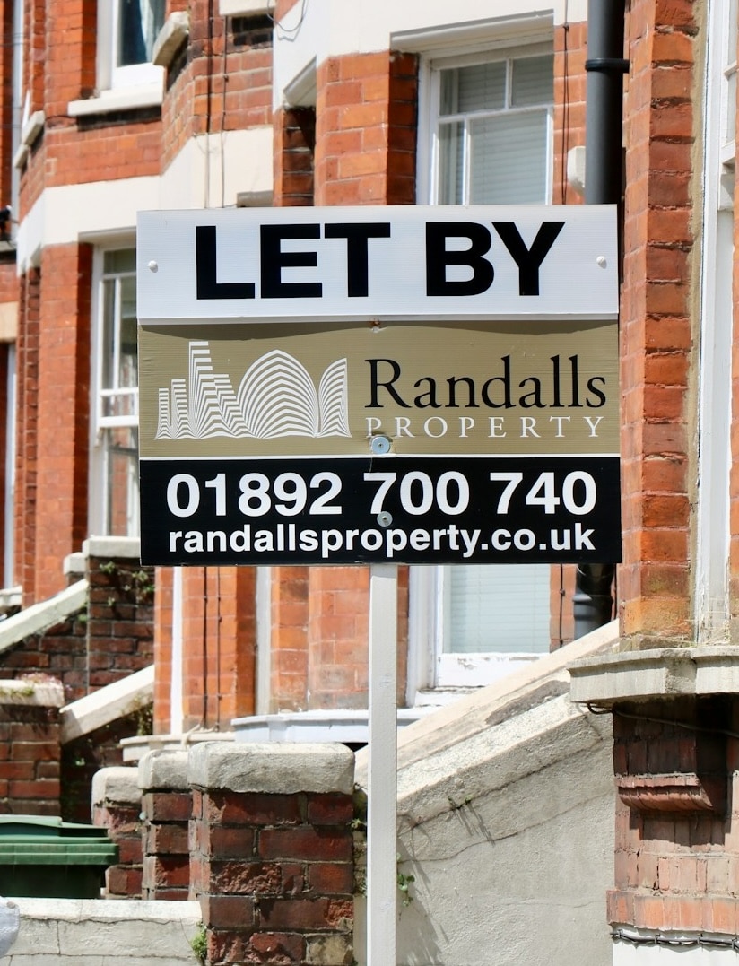 House with to let signs